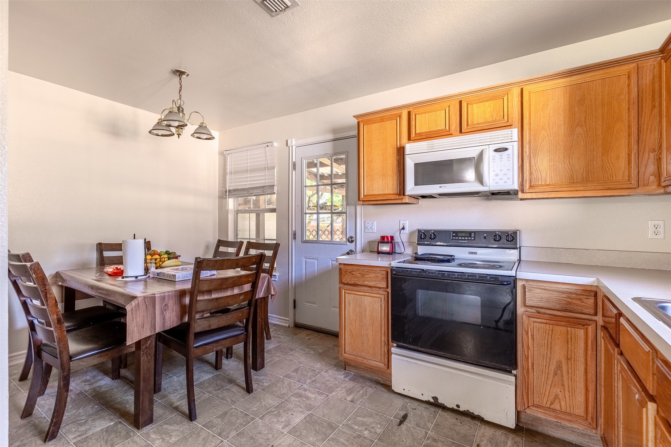 1909 E Alma Avenue Sherman TX 75090