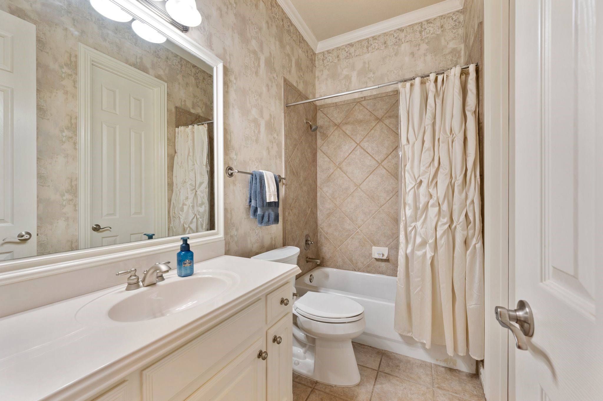 7921 Shady Oaks Drive North Richland Hills TX 76182