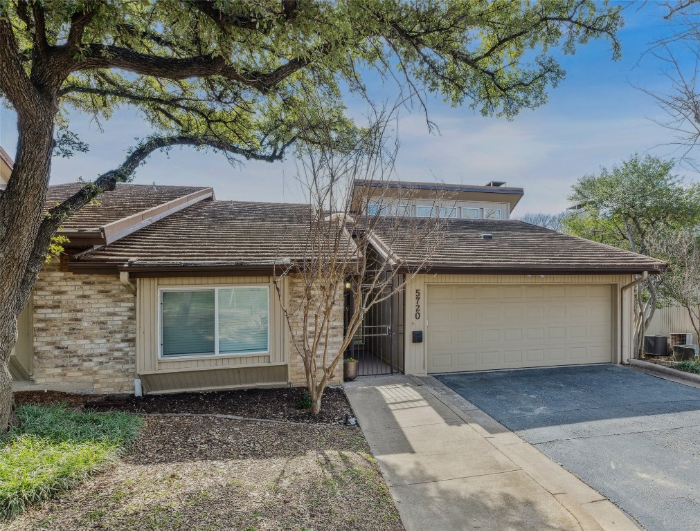 5720 Meadow Wood Lane Fort Worth TX 76112