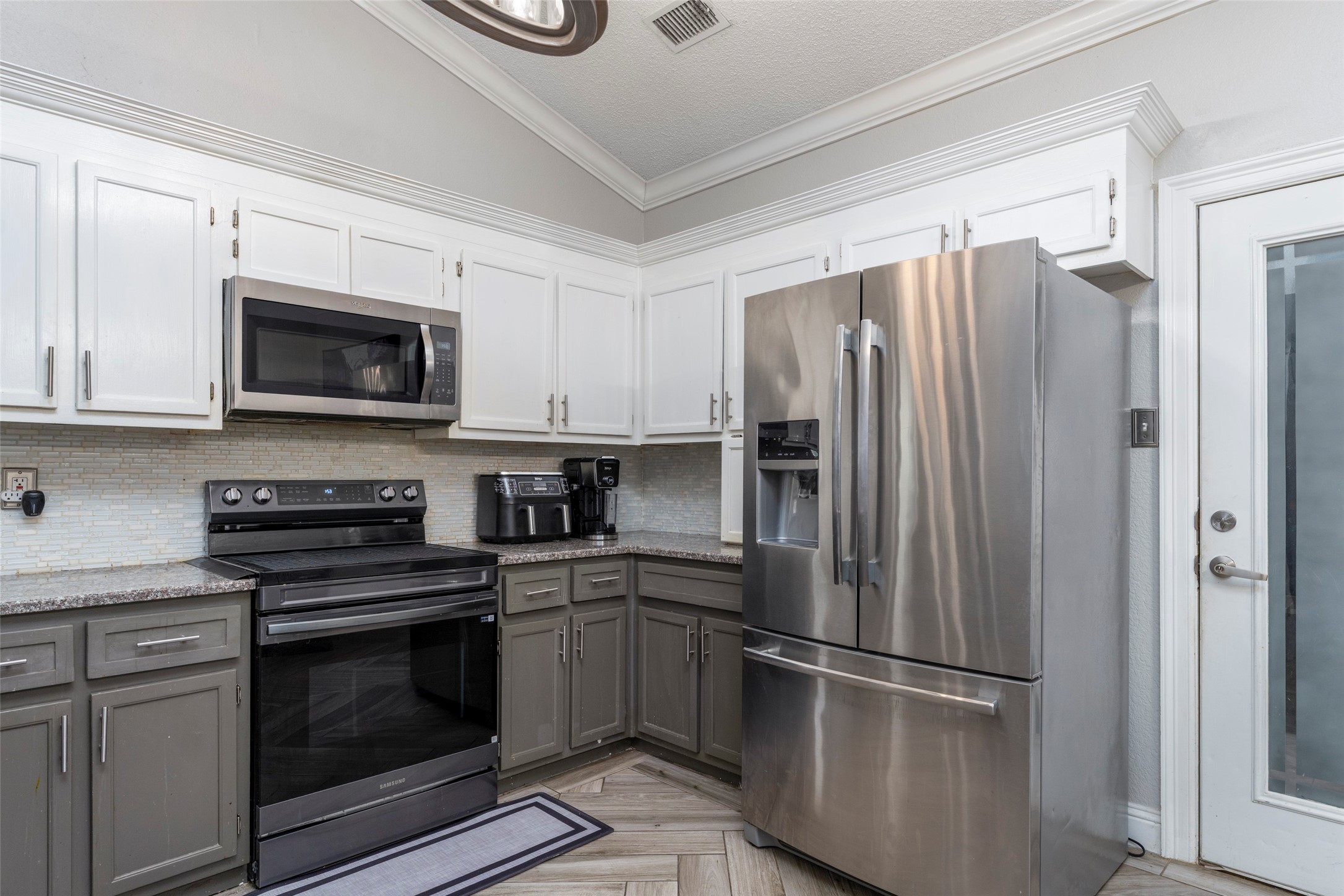 203 Hillside Drive Kennedale TX 76060
