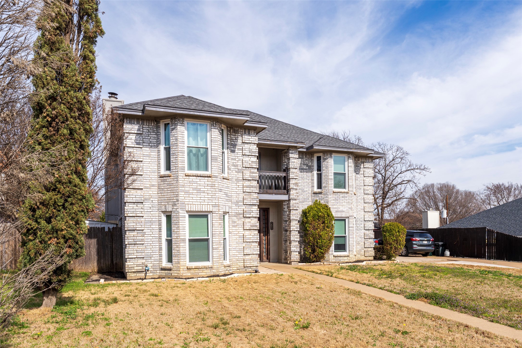 203 Hillside Drive Kennedale TX 76060