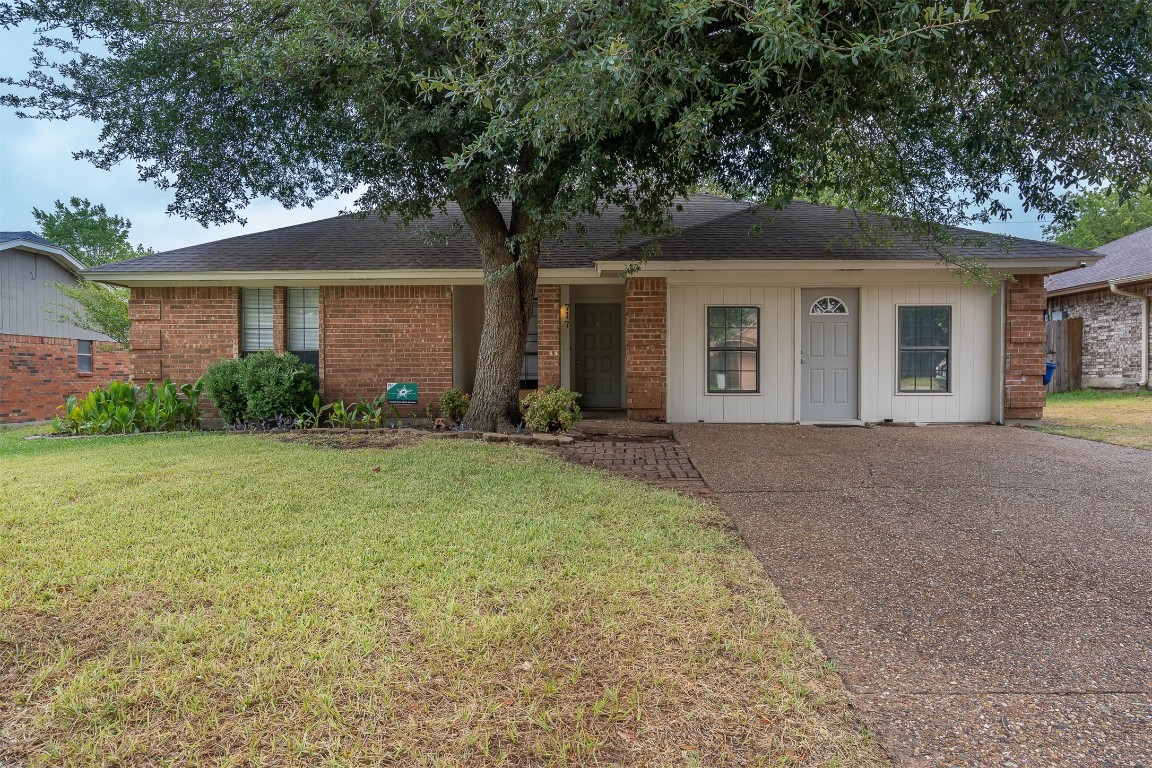 717 Nicole Drive Burleson TX 76028