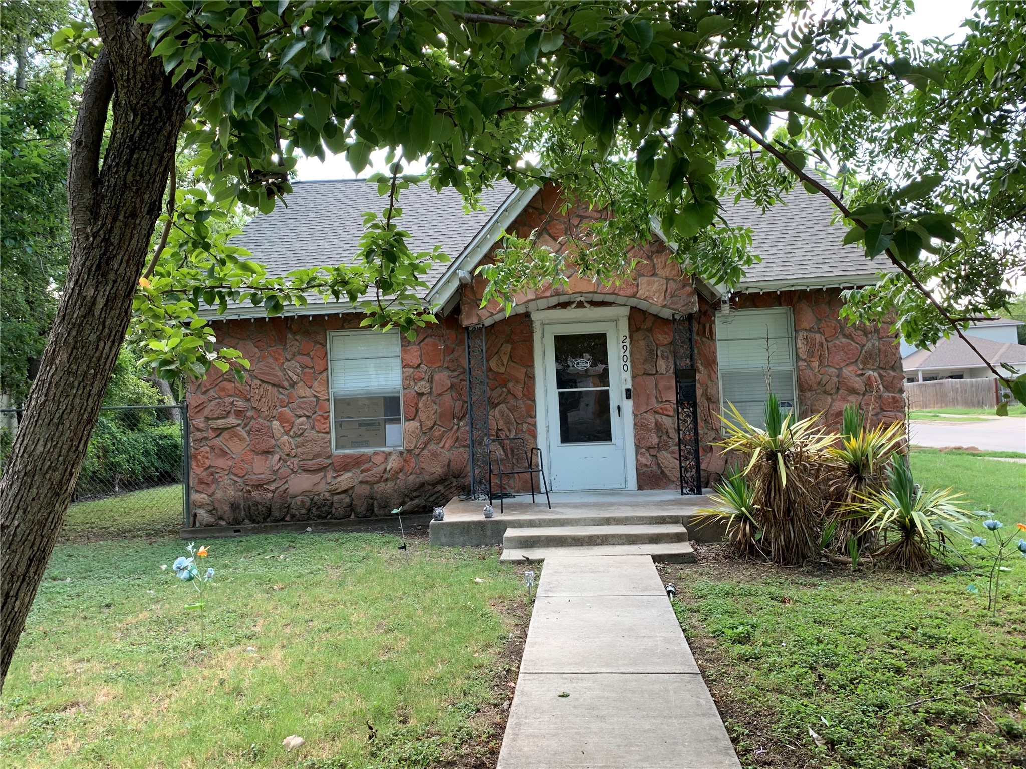 2900 Livingston Avenue Fort Worth TX 76110