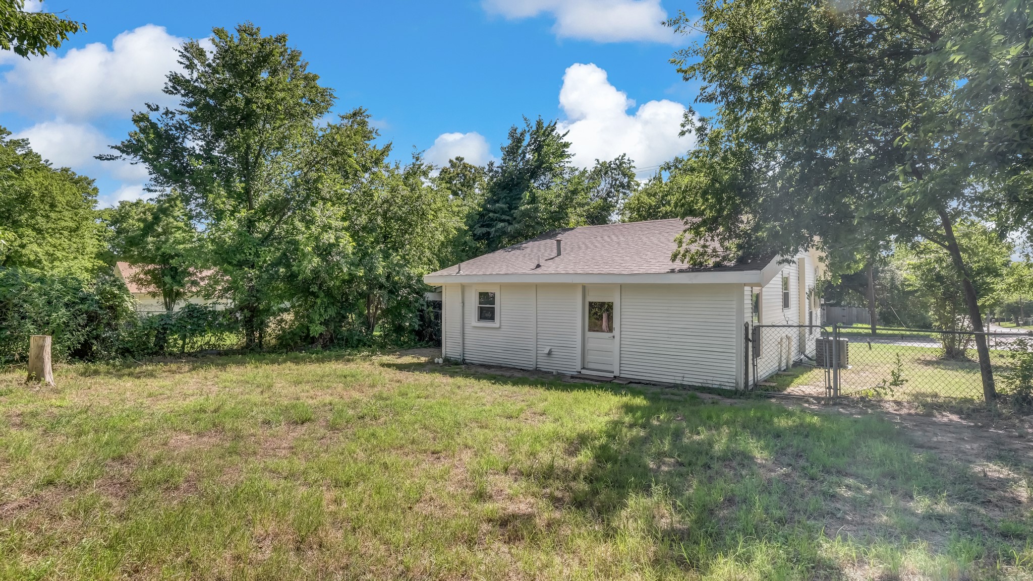 1220 N Rusk Street Weatherford TX 76086