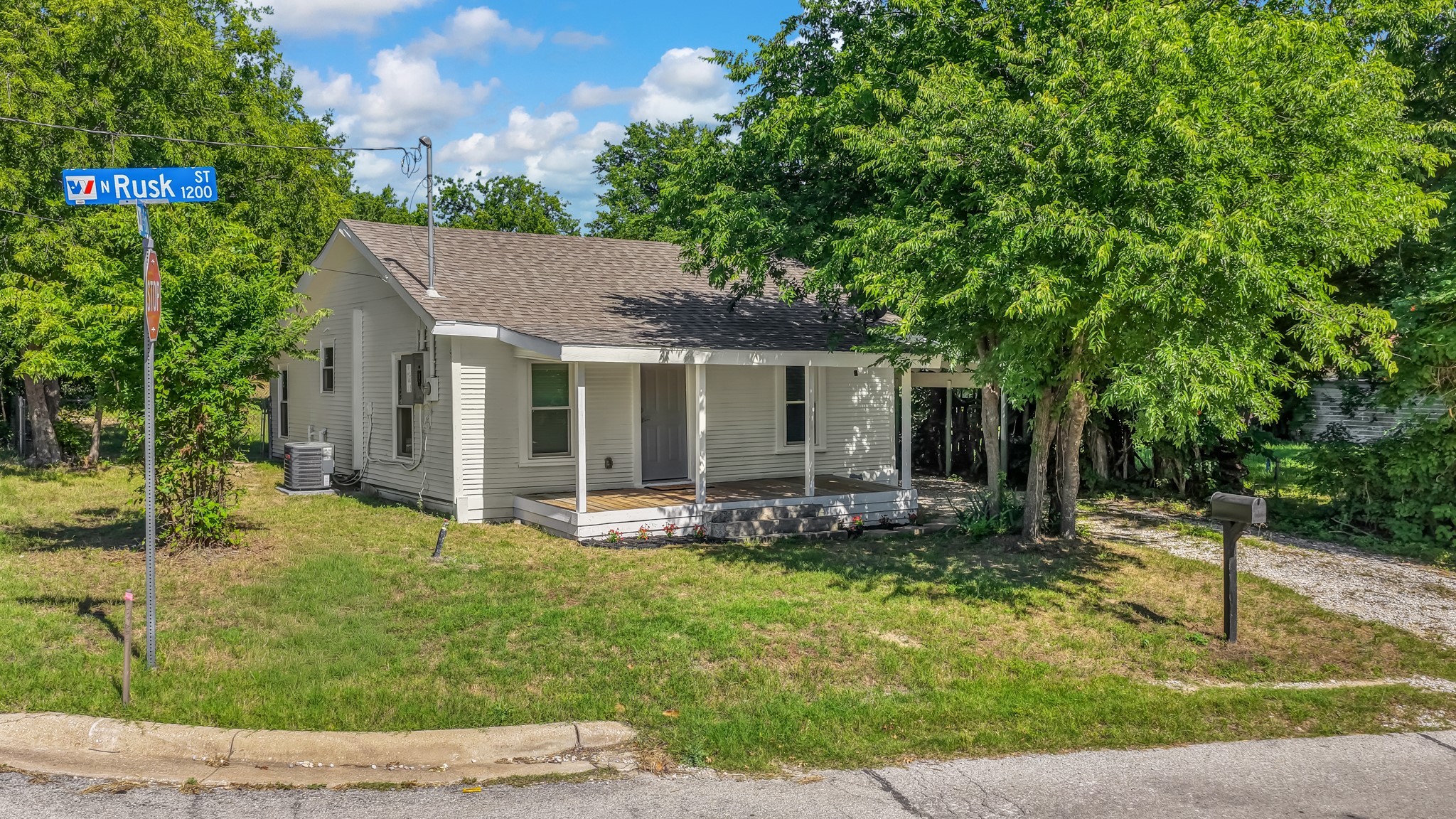 1220 N Rusk Street Weatherford TX 76086