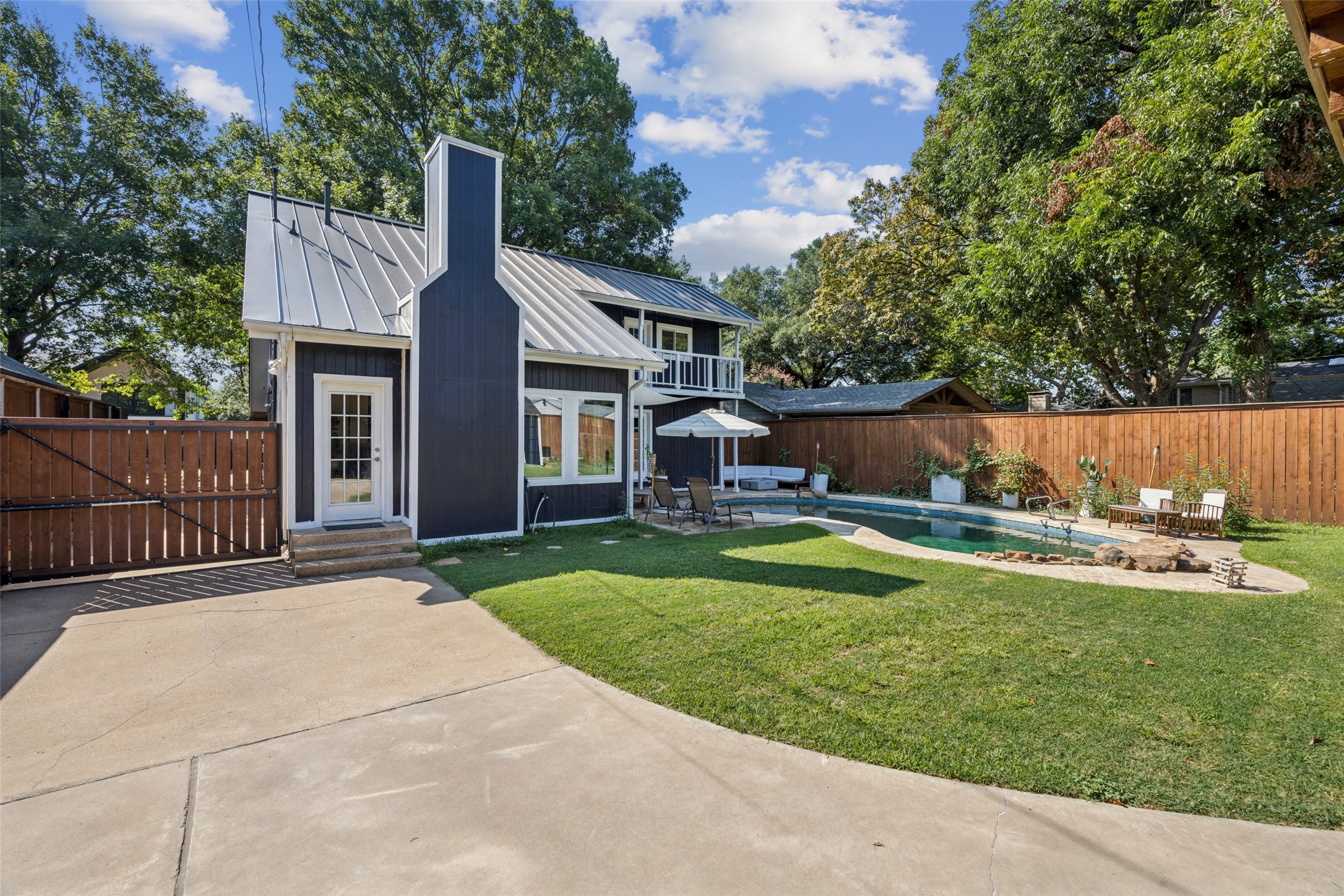 9427 Hobart Street Dallas TX 75218