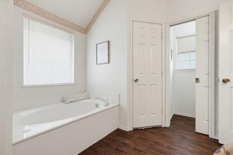 5916 Hillglen Drive Watauga TX 76148