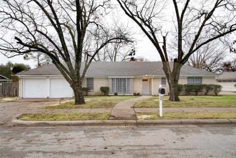 1214 Crestridge Street Ennis TX 75119