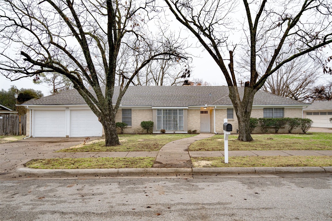 1214 Crestridge Street Ennis TX 75119