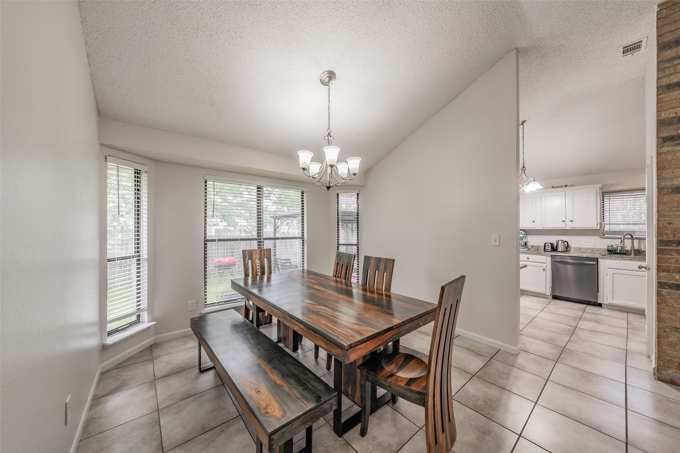 825 Ashmount Lane Arlington TX 76017