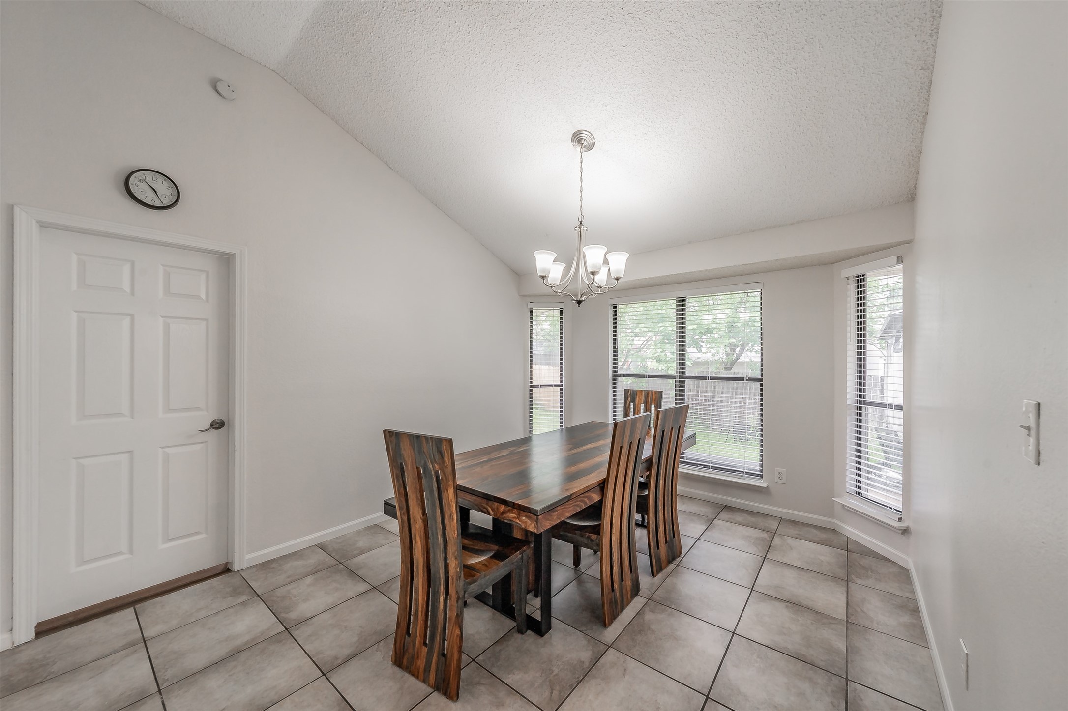 825 Ashmount Lane Arlington TX 76017
