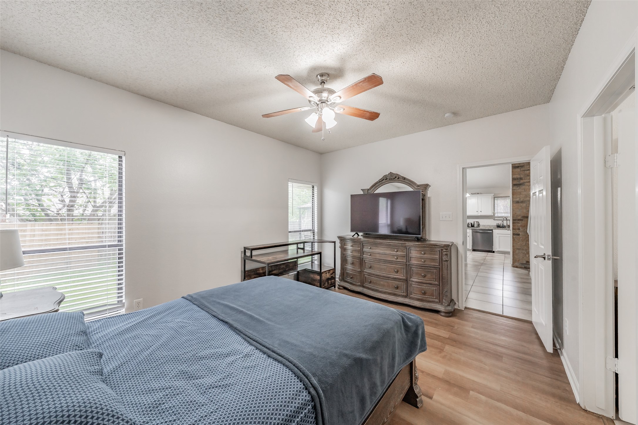 825 Ashmount Lane Arlington TX 76017
