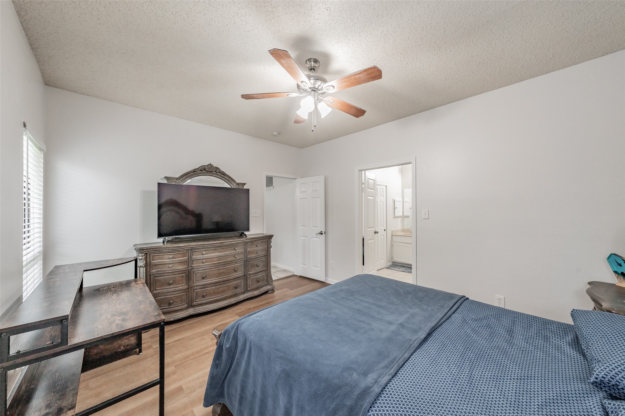 825 Ashmount Lane Arlington TX 76017