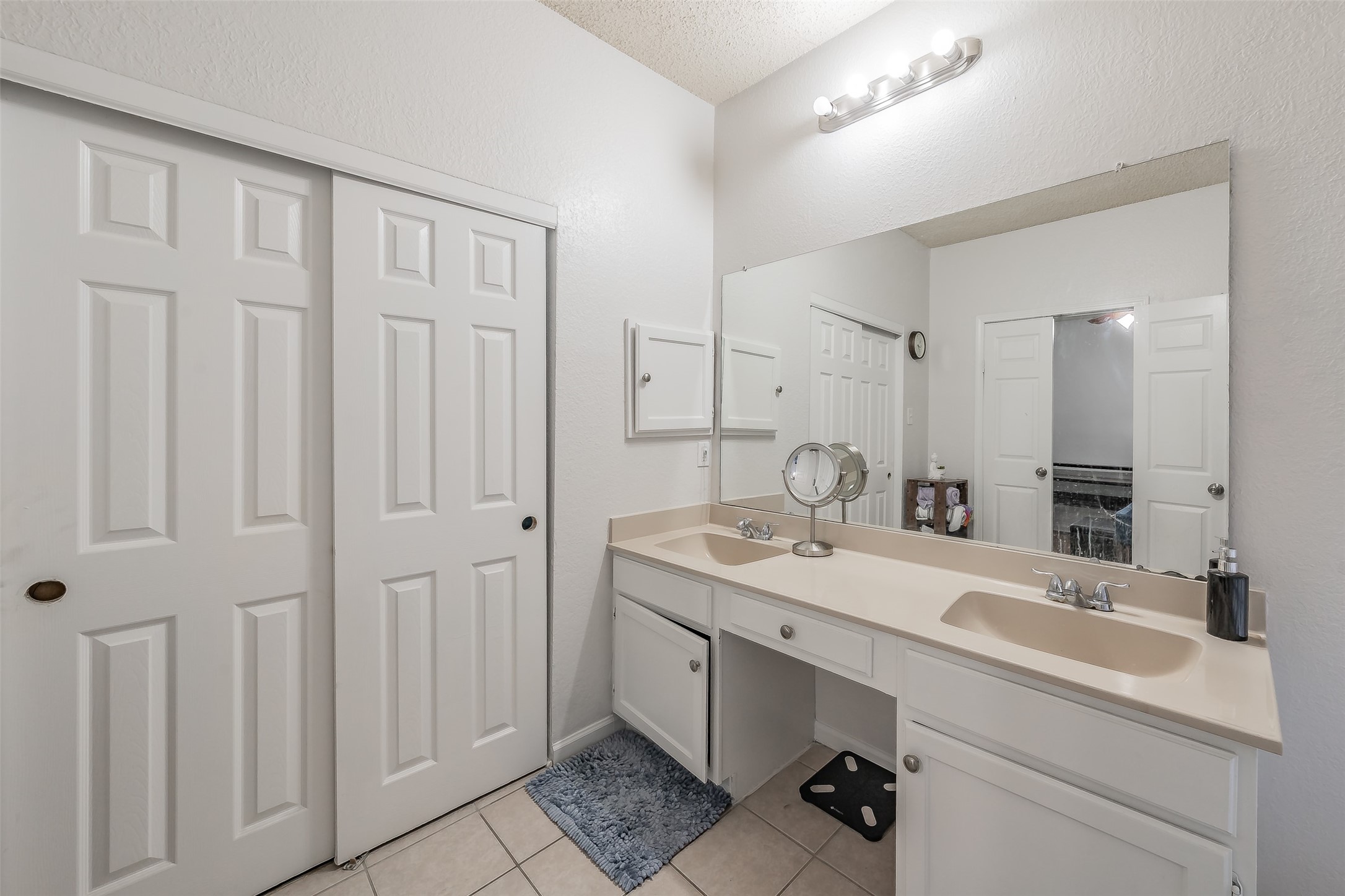 825 Ashmount Lane Arlington TX 76017