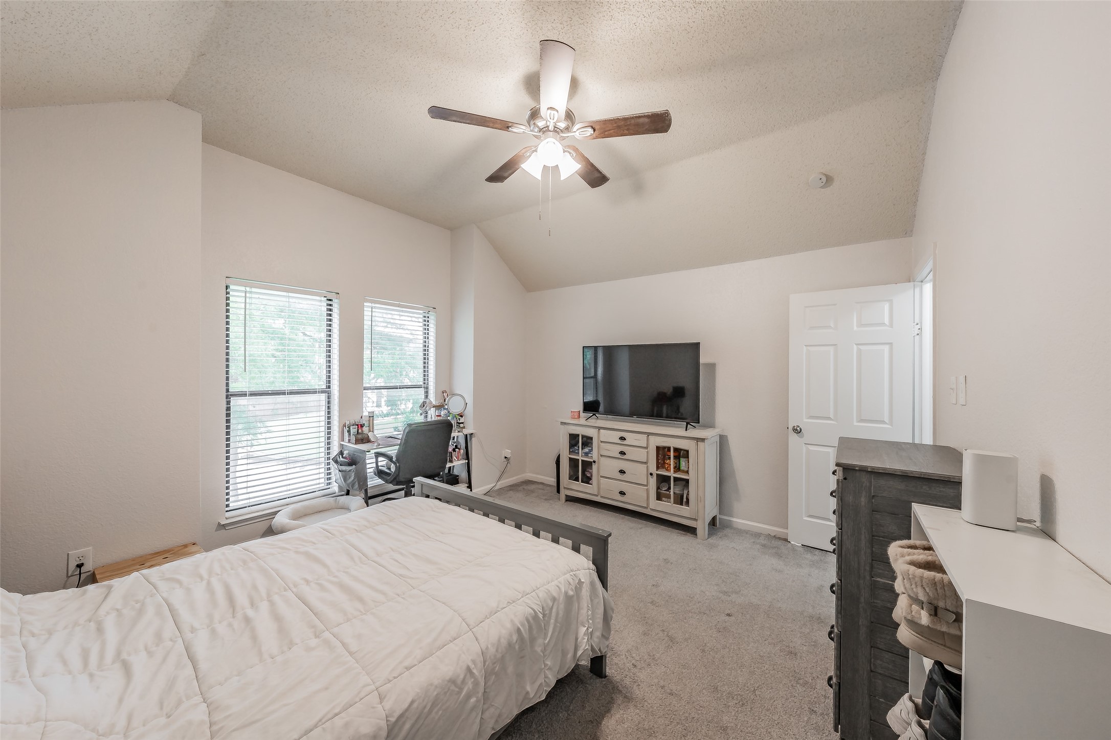 825 Ashmount Lane Arlington TX 76017