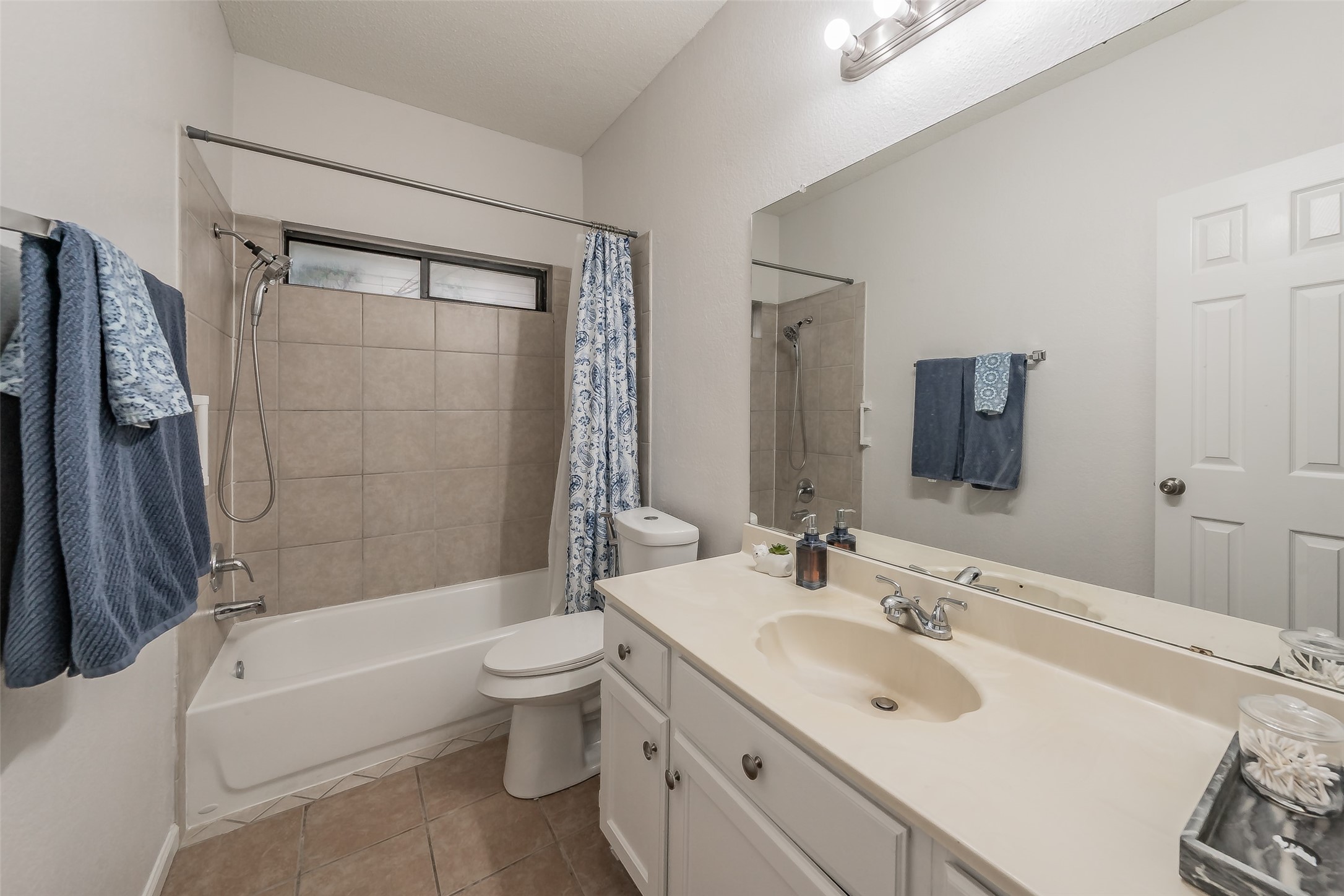 825 Ashmount Lane Arlington TX 76017