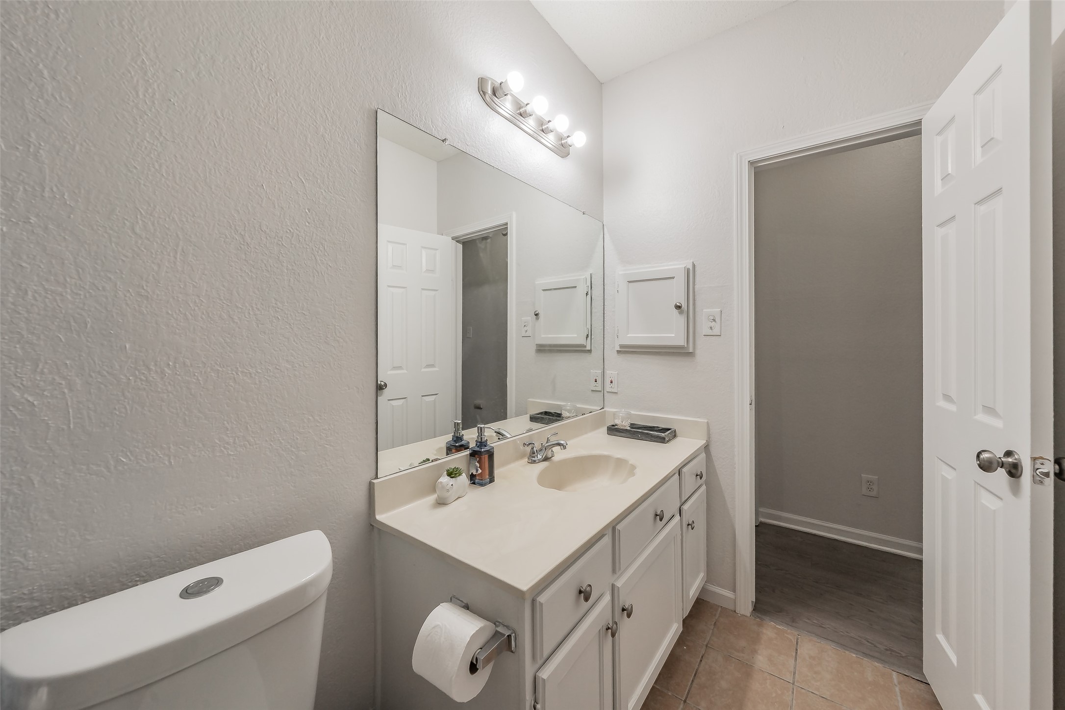 825 Ashmount Lane Arlington TX 76017