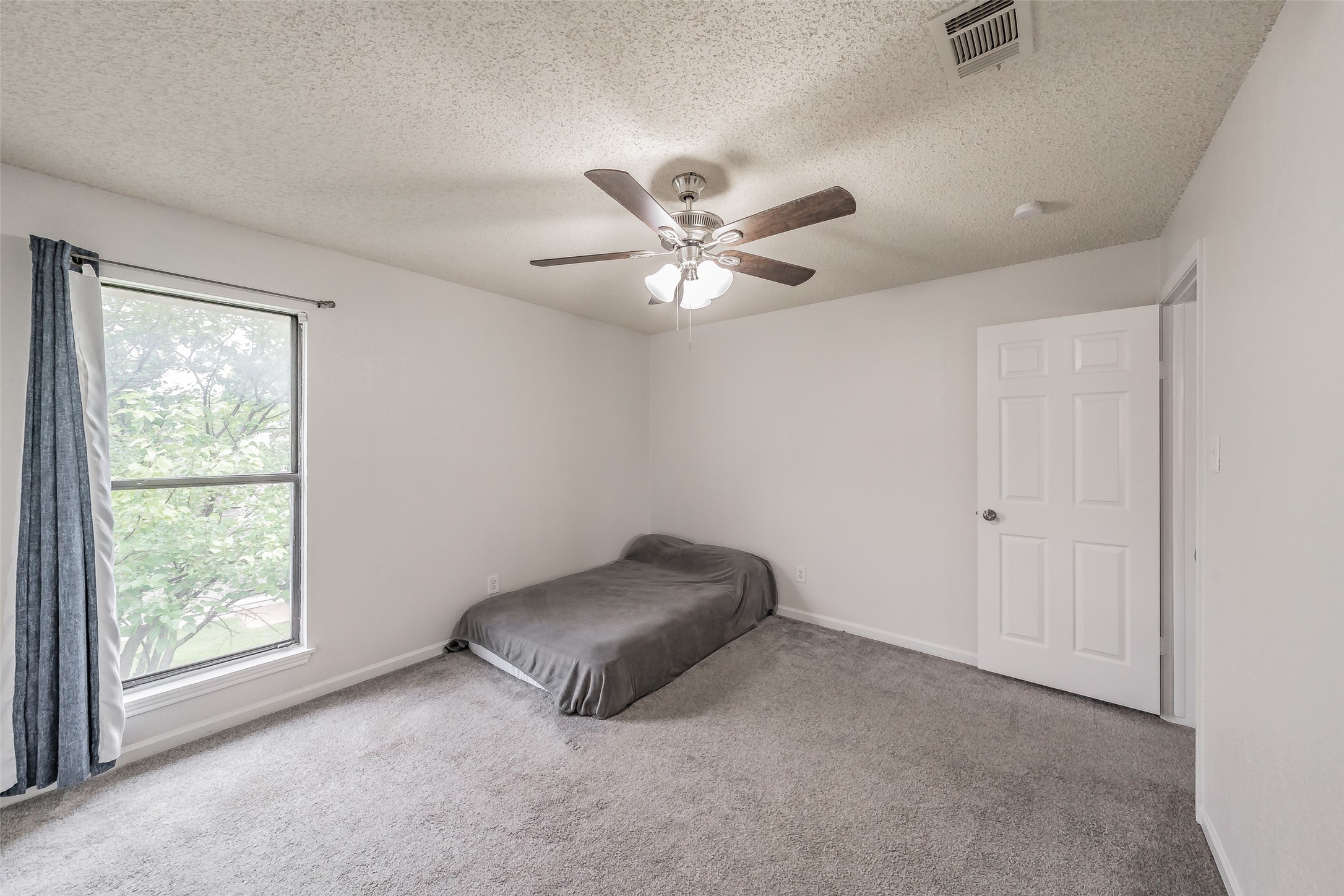 825 Ashmount Lane Arlington TX 76017