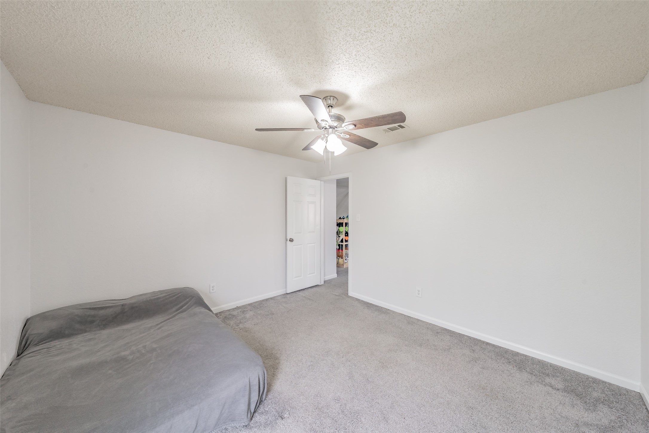 825 Ashmount Lane Arlington TX 76017