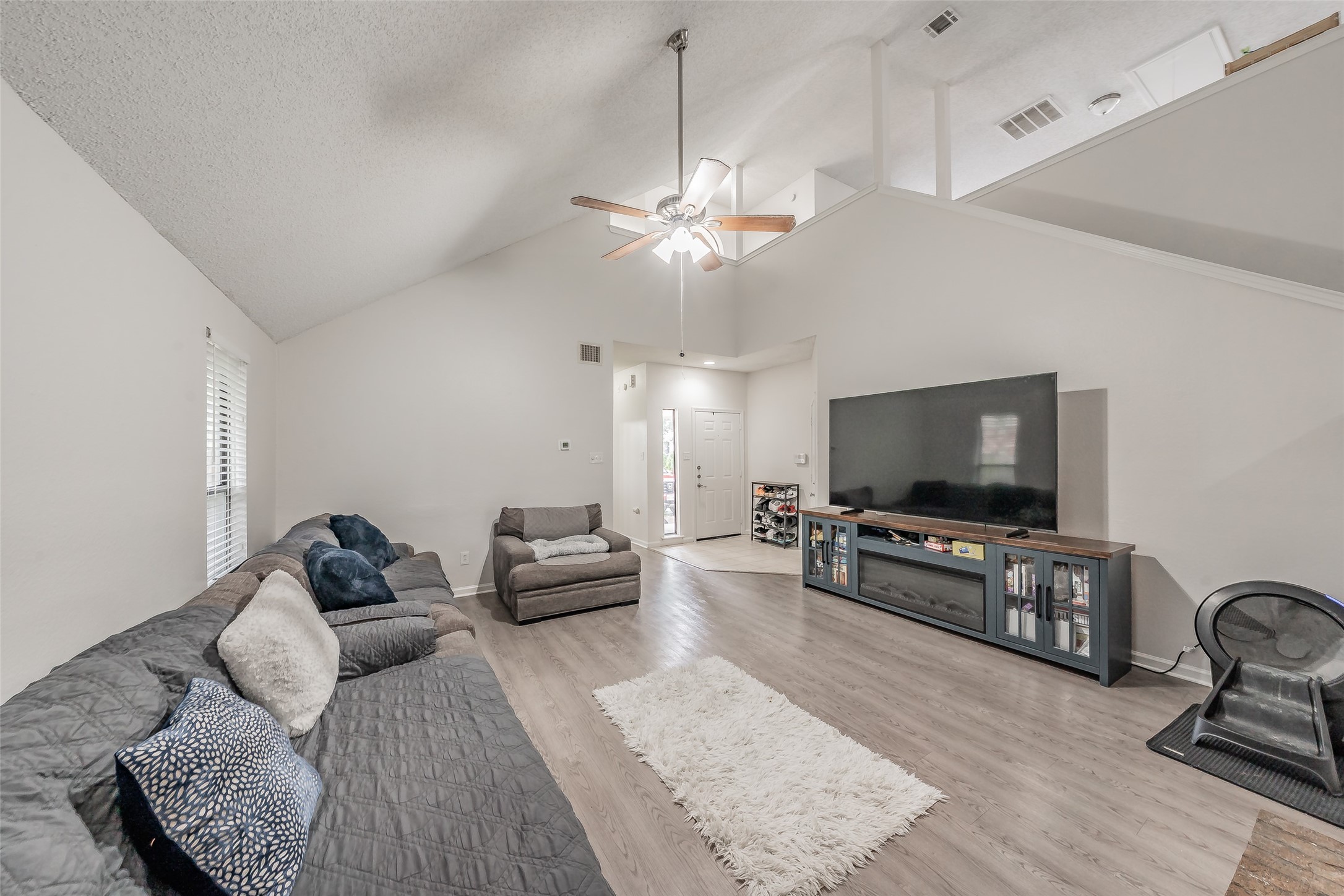 825 Ashmount Lane Arlington TX 76017