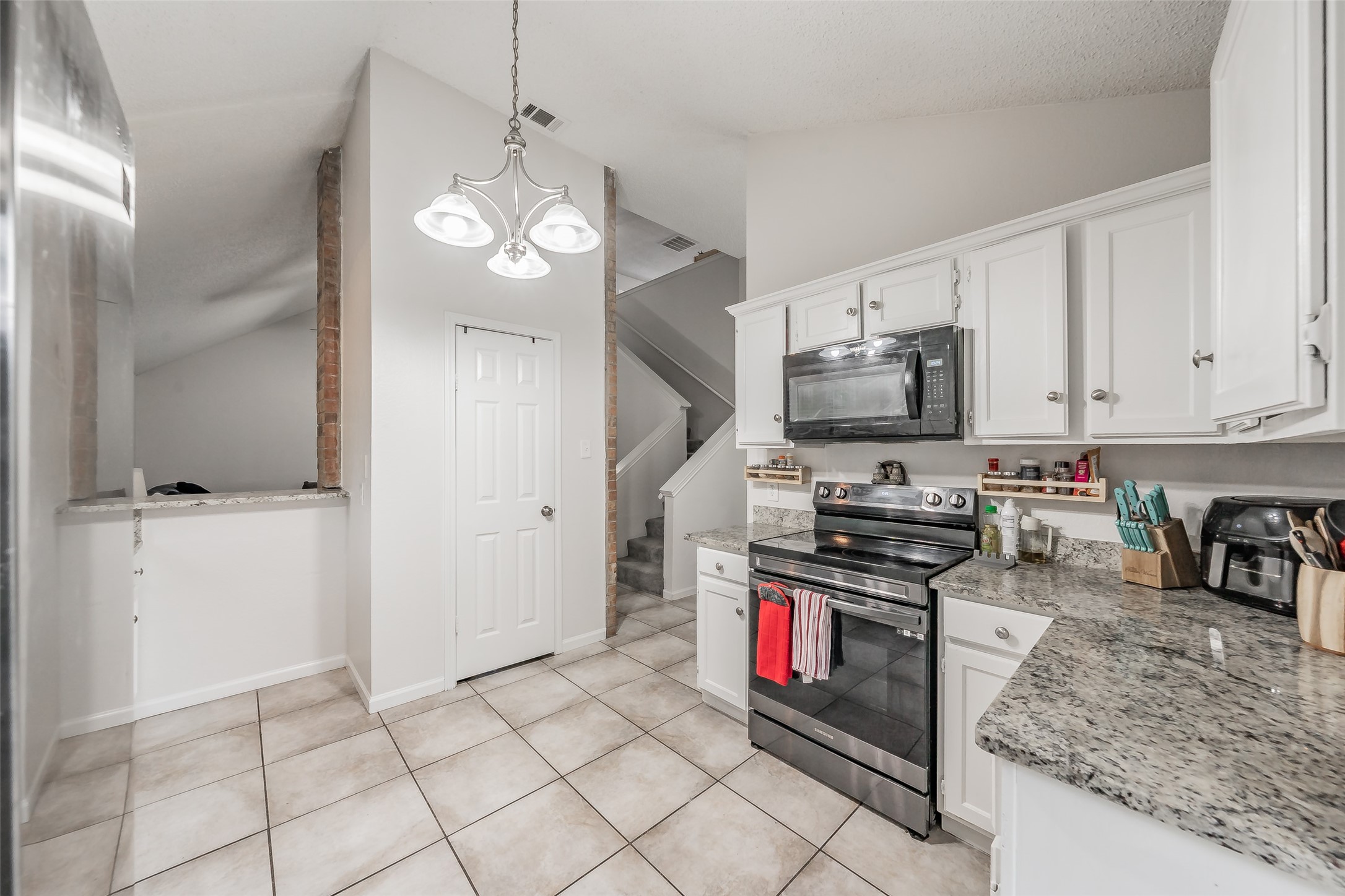 825 Ashmount Lane Arlington TX 76017