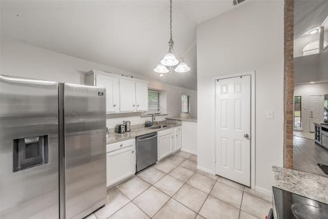825 Ashmount Lane Arlington TX 76017