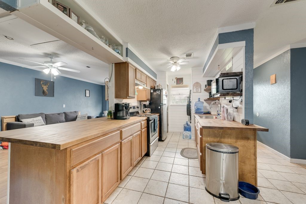 393 County Road 3320 Greenville TX 75402