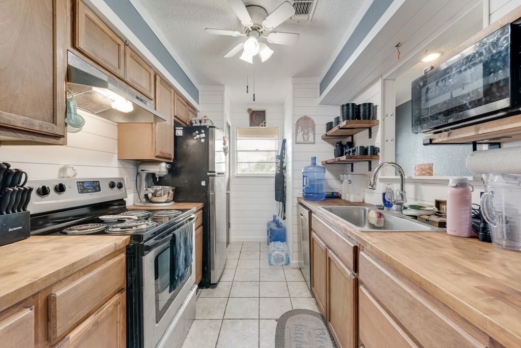 393 County Road 3320 Greenville TX 75402