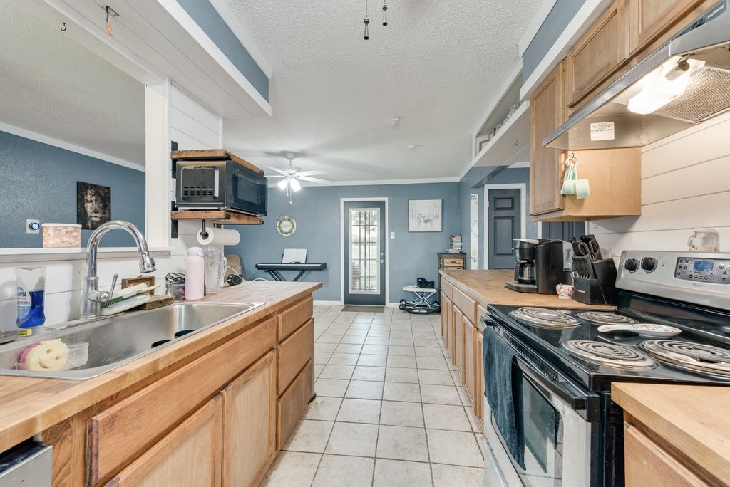 393 County Road 3320 Greenville TX 75402