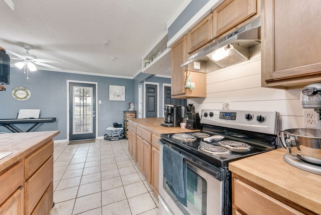 393 County Road 3320 Greenville TX 75402