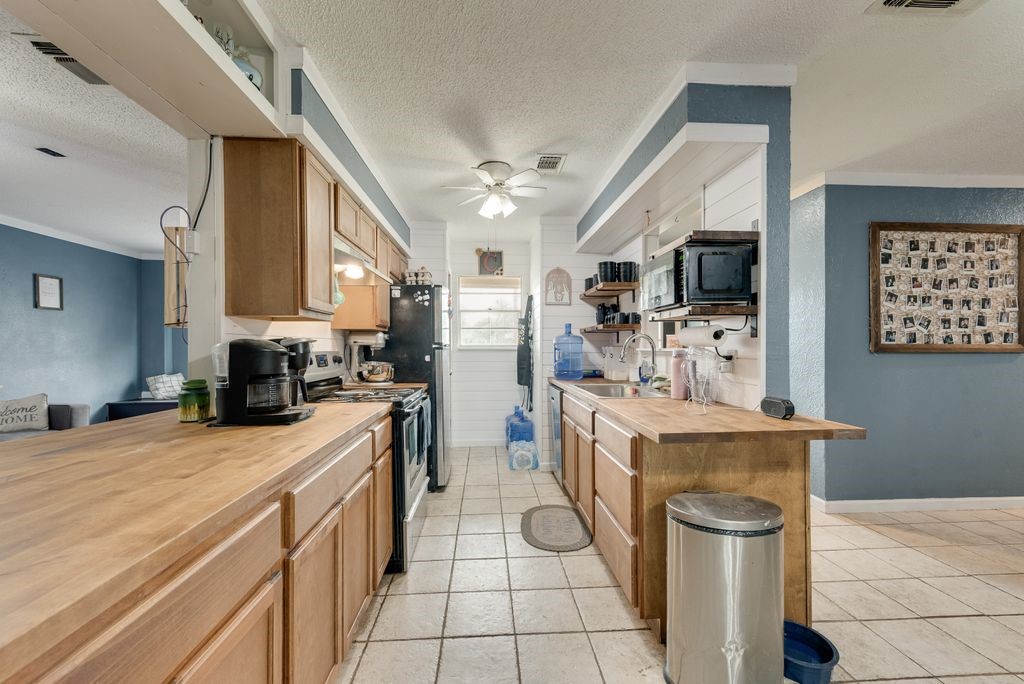 393 County Road 3320 Greenville TX 75402