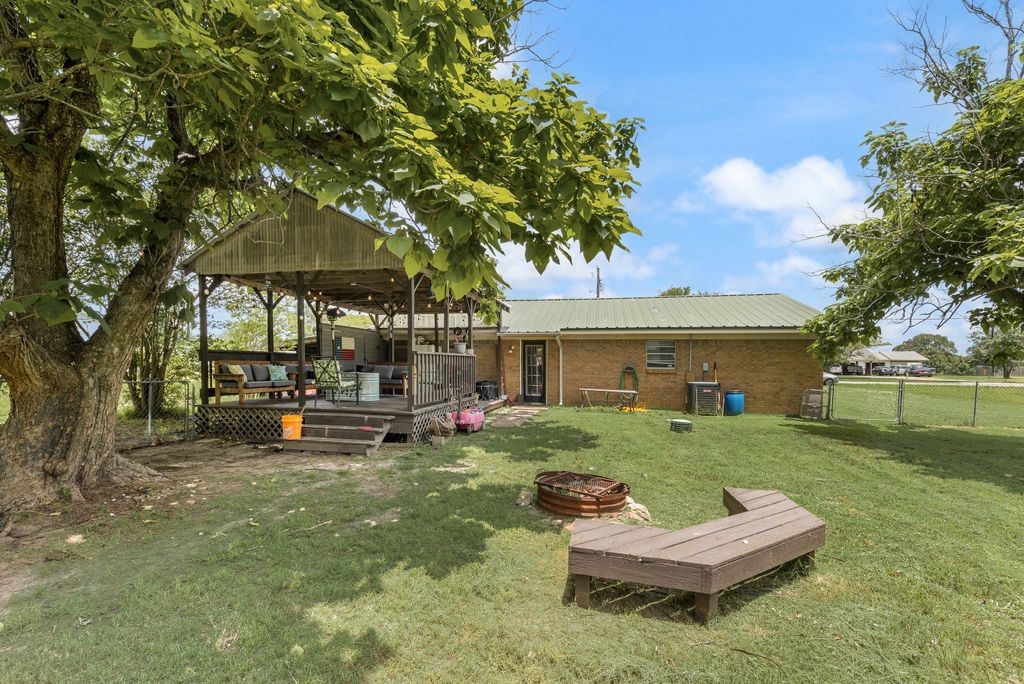 393 County Road 3320 Greenville TX 75402