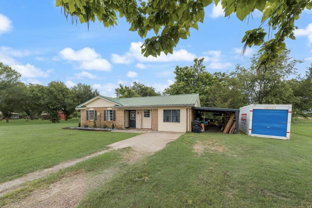 393 County Road 3320 Greenville TX 75402