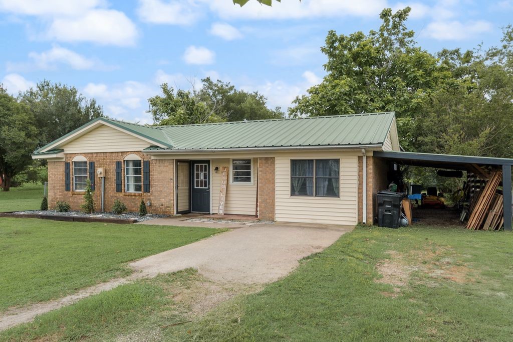 393 County Road 3320 Greenville TX 75402