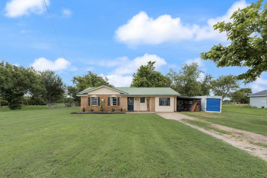 393 County Road 3320 Greenville TX 75402