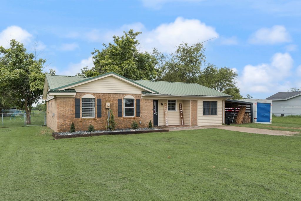 393 County Road 3320 Greenville TX 75402