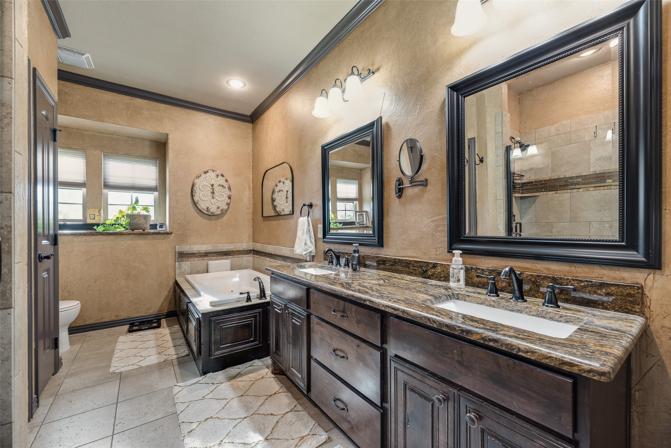 1132 Chartres Street Oak Ridge TX 75142