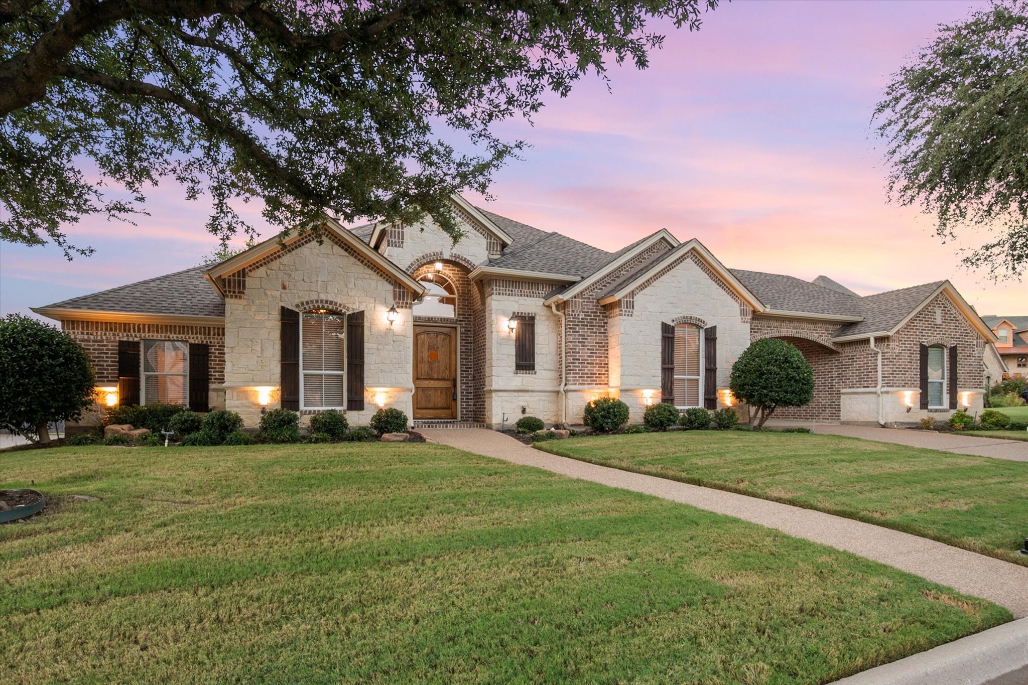 2005 Stone Canyon Court Arlington TX 76012