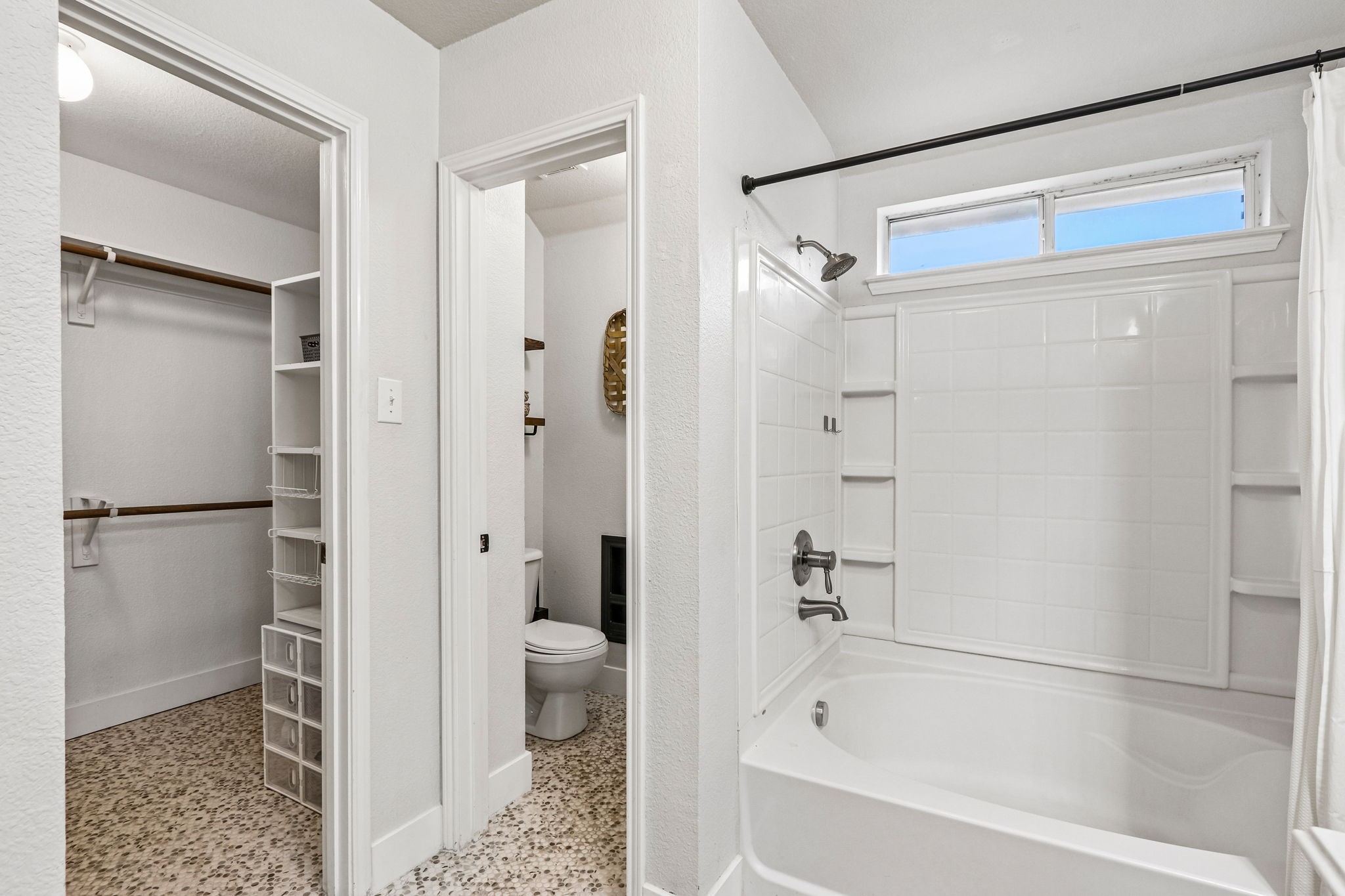 1013 Warbler Aubrey TX 76227