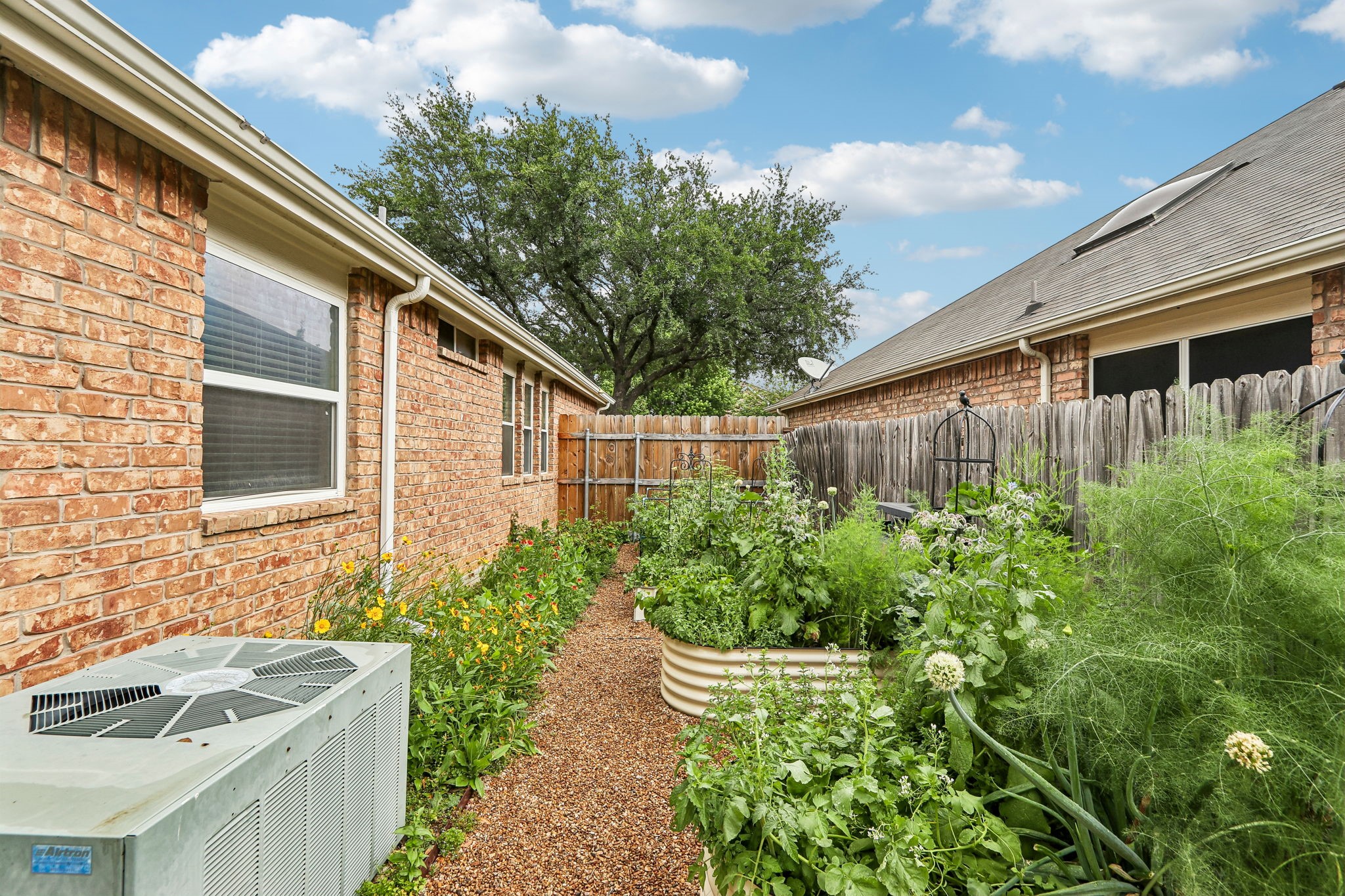 1013 Warbler Aubrey TX 76227