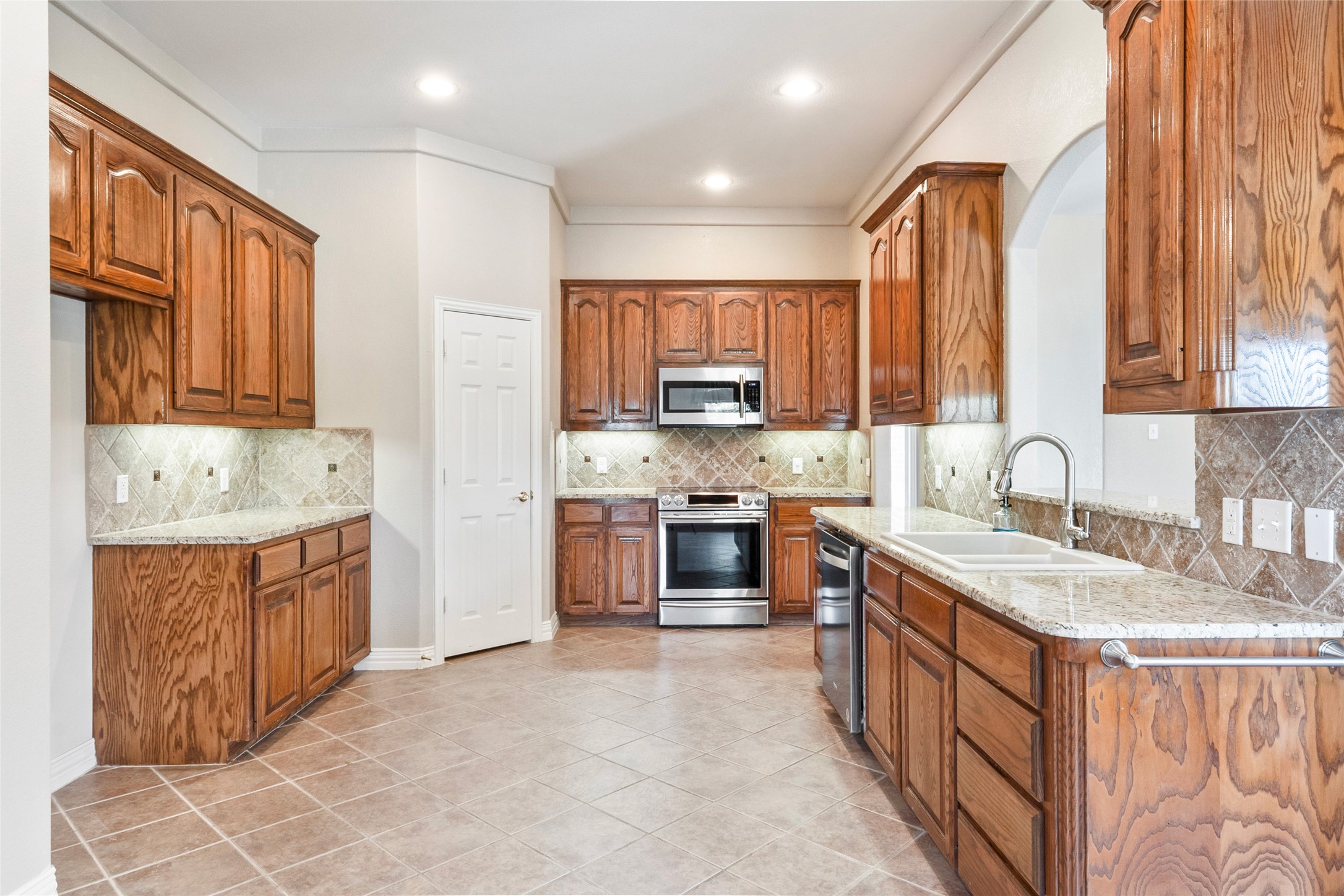 6713 Mustang Trail Sanger TX 76266