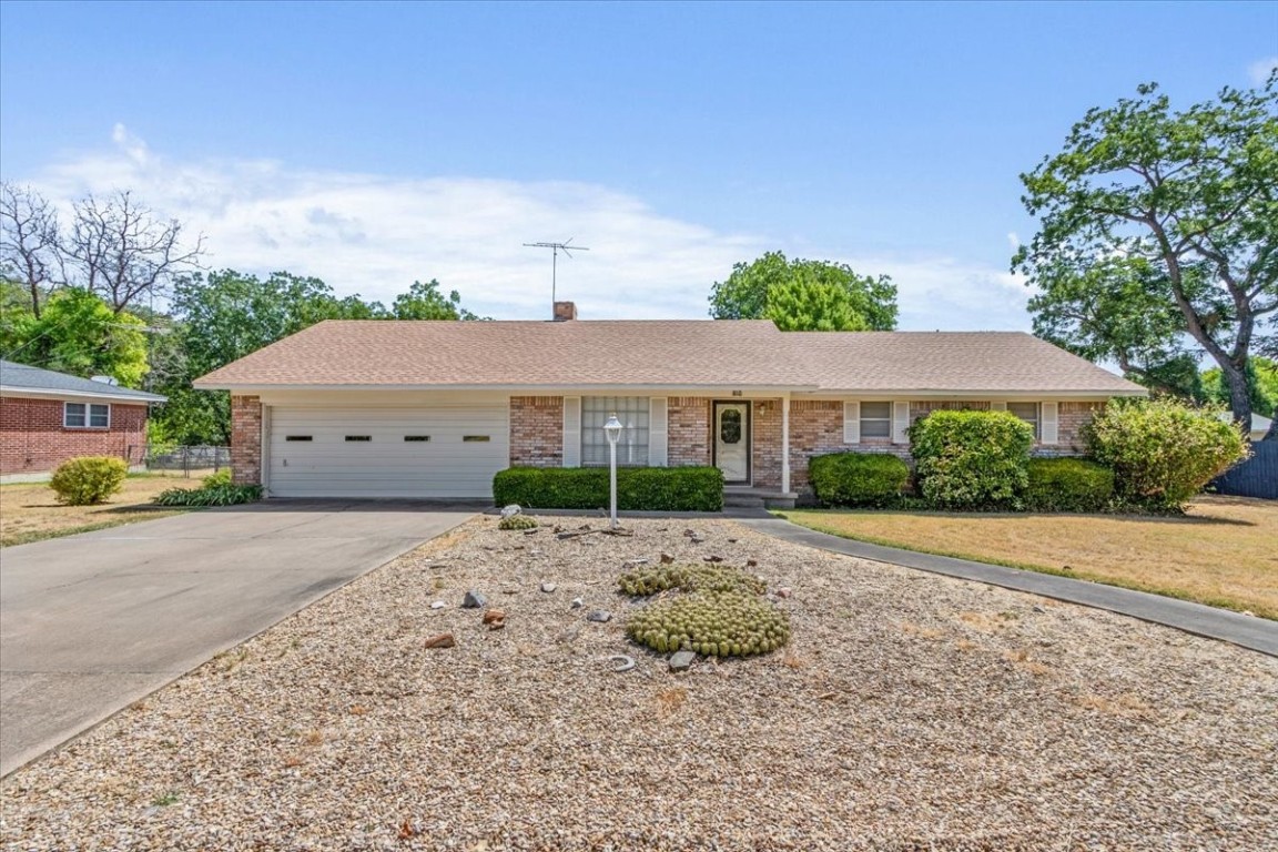 810 S Avenue P Clifton TX 76634