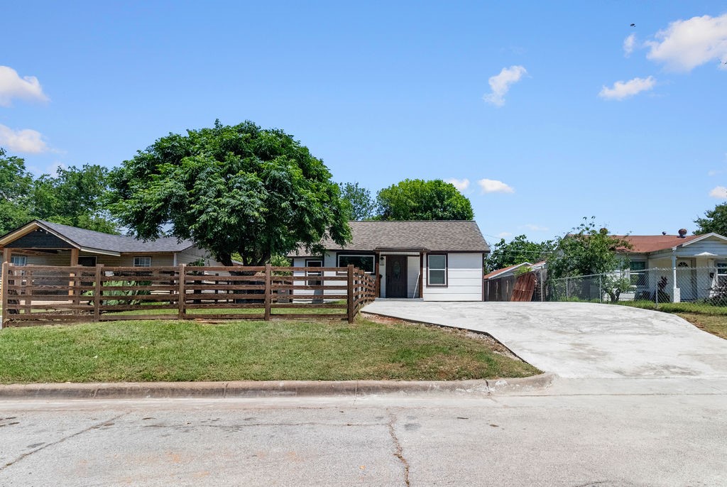 3939 E 4th Street Fort Worth TX 76111