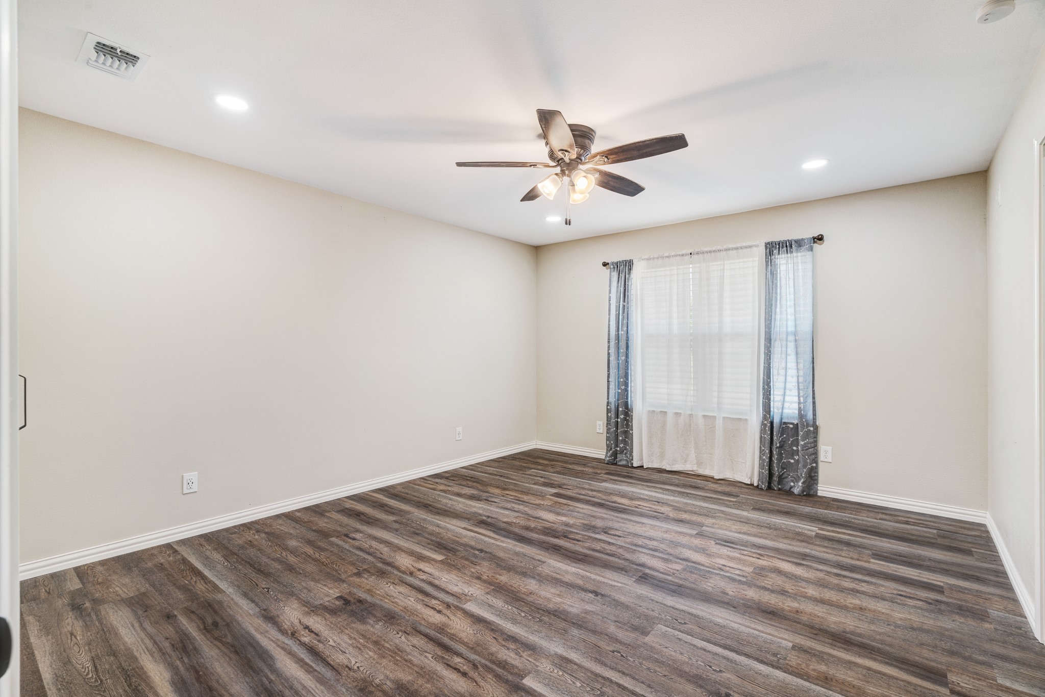 201 Fm 906 W Powderly TX 75473