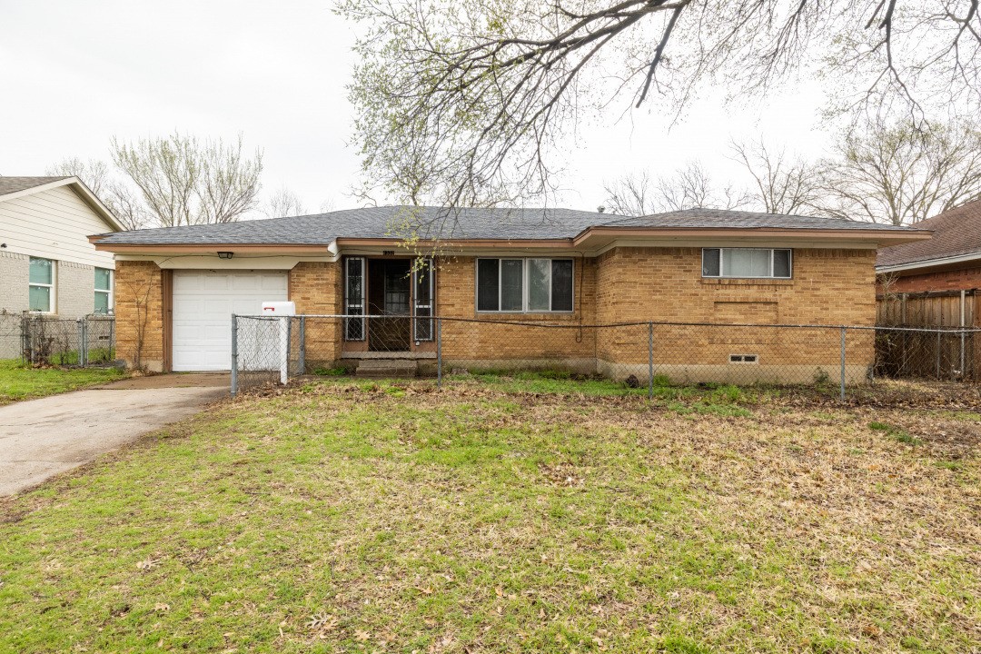 1332 Gillette Street Dallas TX 75217