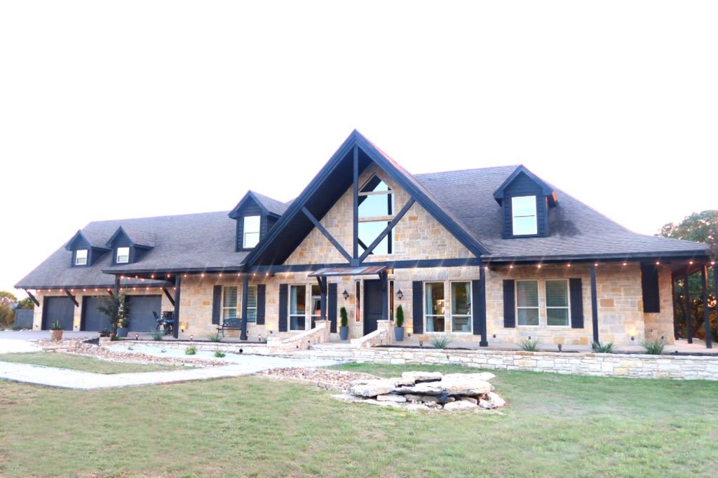 2804 Alta Vista Court Granbury TX 76049
