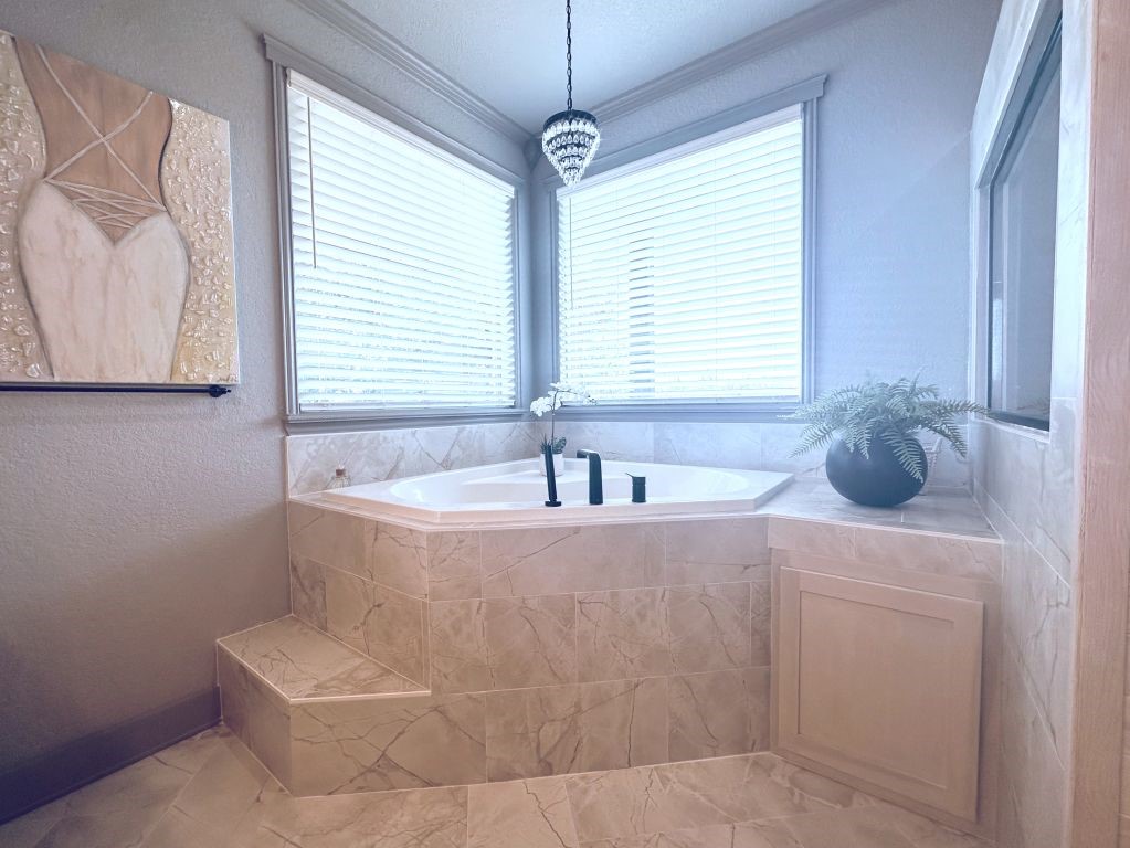 2804 Alta Vista Court Granbury TX 76049