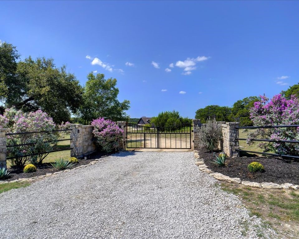 2804 Alta Vista Court Granbury TX 76049