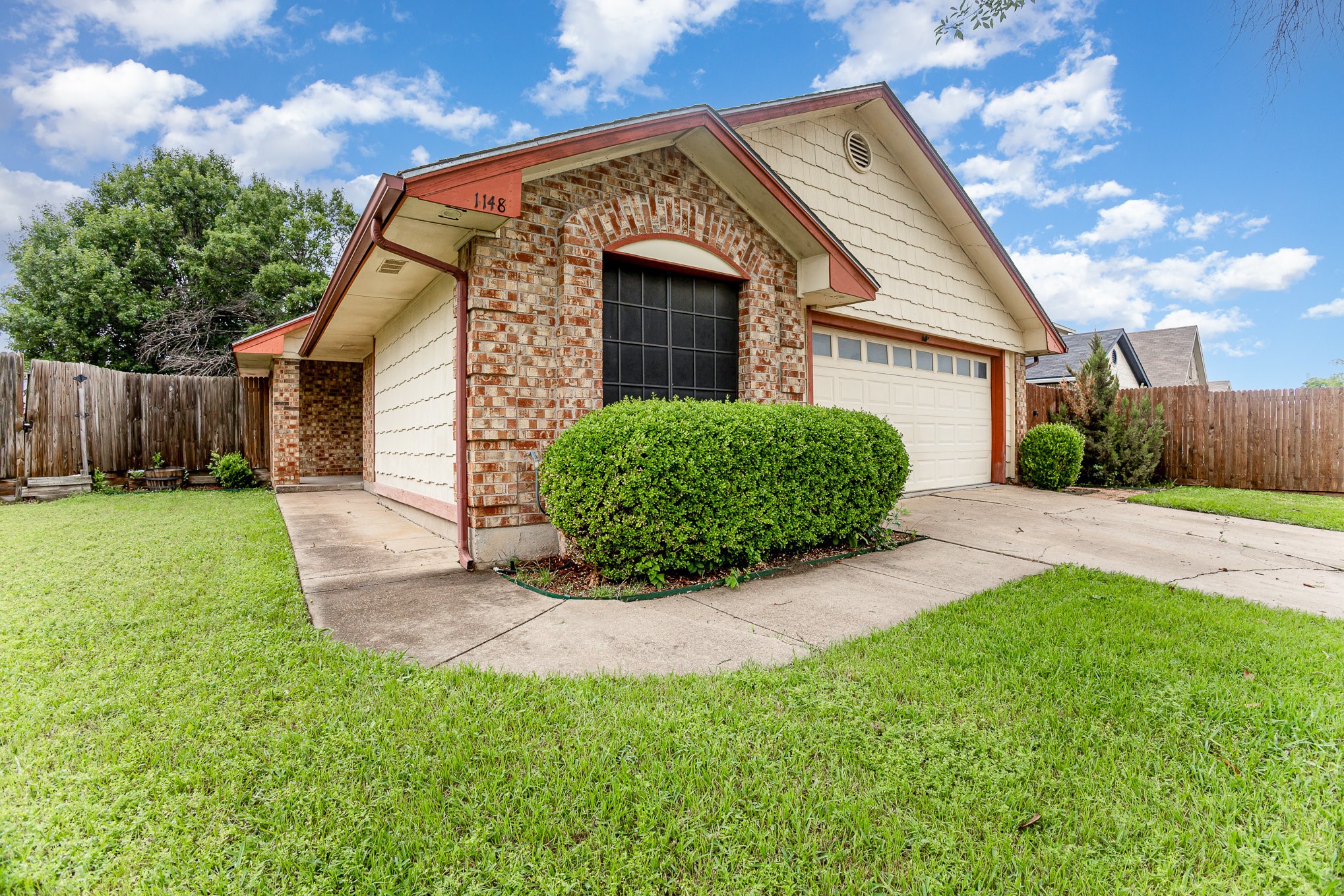 1148 Meadows Drive Grand Prairie TX 75052