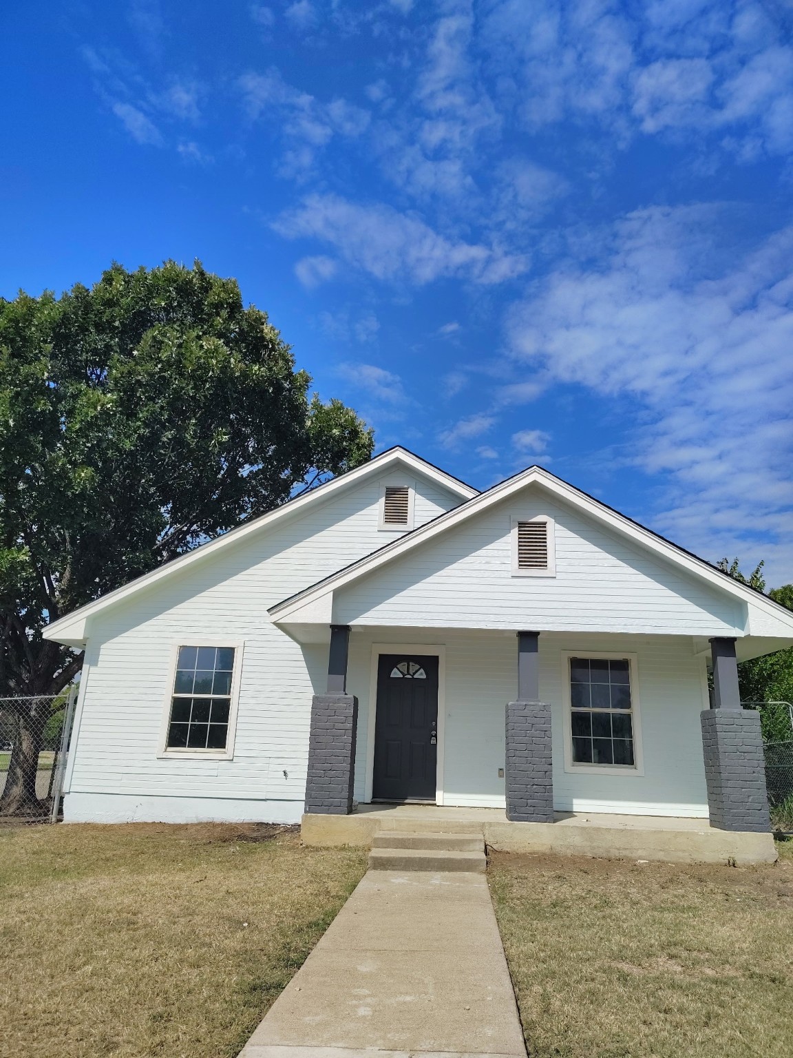 1064 Bransford Street Fort Worth TX 76104